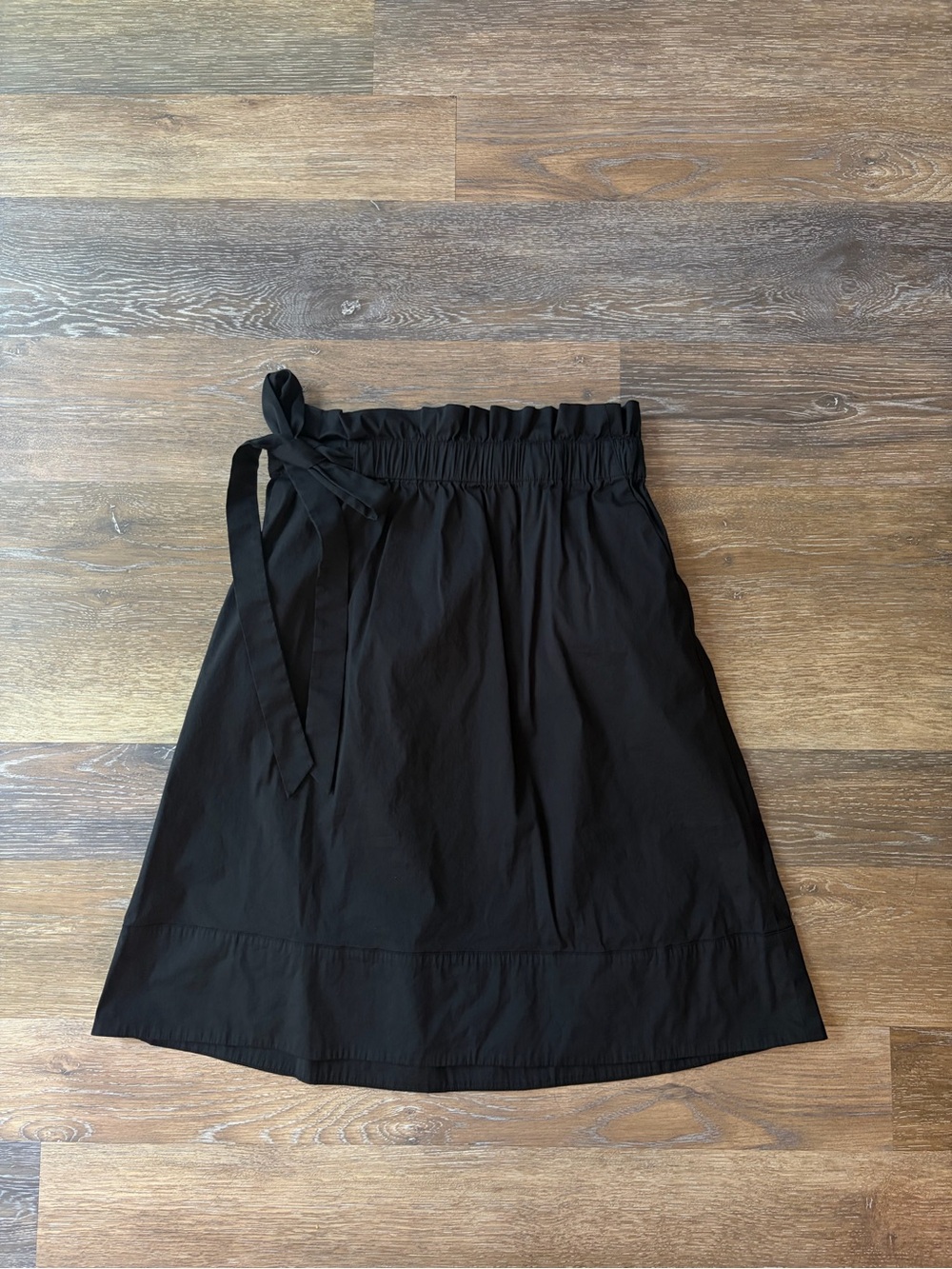 NWOT Halogen black A-line skirt featuring a ruffled paperbag waist size S petite
